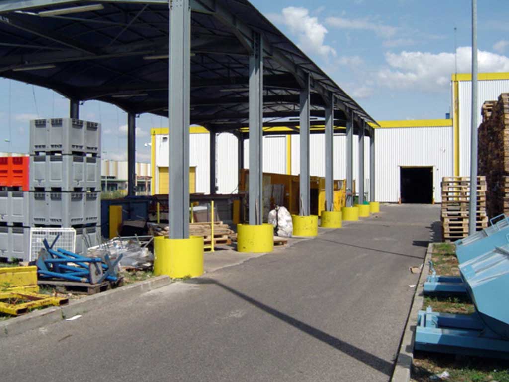 https://www.metal-production.pl/files/content/product-realization/oslony_slupow.jpg