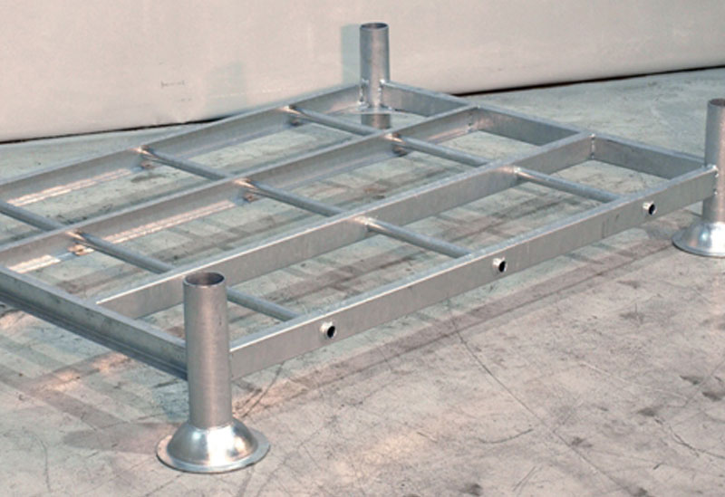 https://www.metal-production.pl/files/content/product-realization/produkty/paleta_slupkowa_manurack.jpg